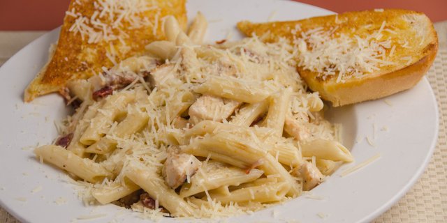 Penne Pasta w/ Chicken