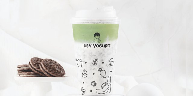 Matcha & Oreo Yogurt Smoothie