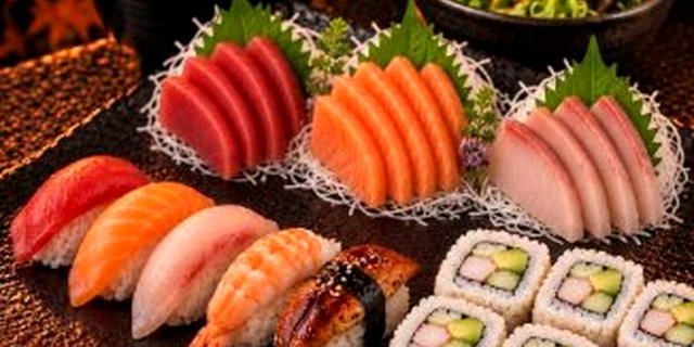 Sushi Set Plus Roll