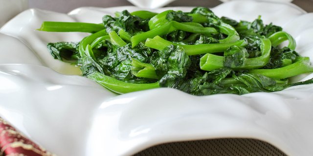 Individual Snow Pea Leaves & Garlic Stir-Fry