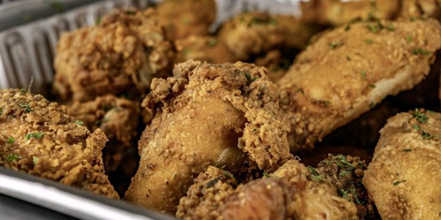 50 Bone-In Fried Chicken Wings