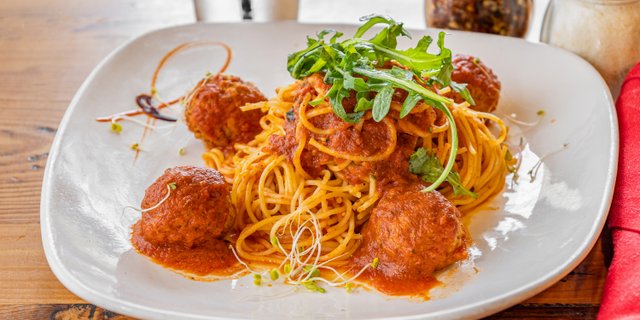 Spaghetti w/ Meatballs
