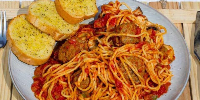 Spicy Meatball Pasta