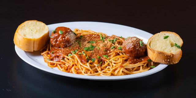 Spaghetti W/ Meatballs