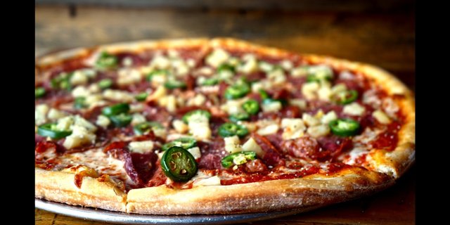 Hot Hawaiian Pizza