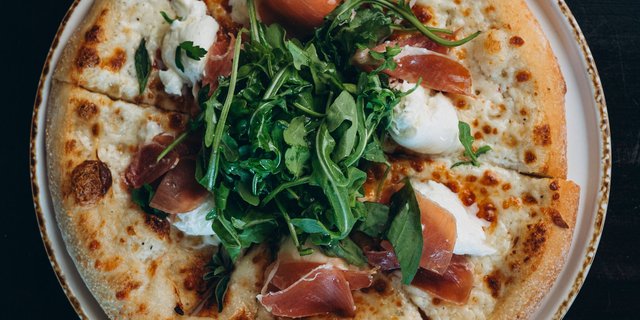 Burrata & Prosciutto Pizza
