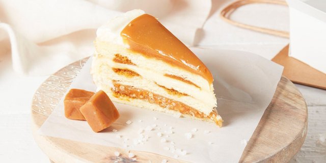 Salted Caramel Vanilla Crunch Cake