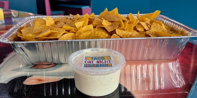 Queso Dip w/ Chips