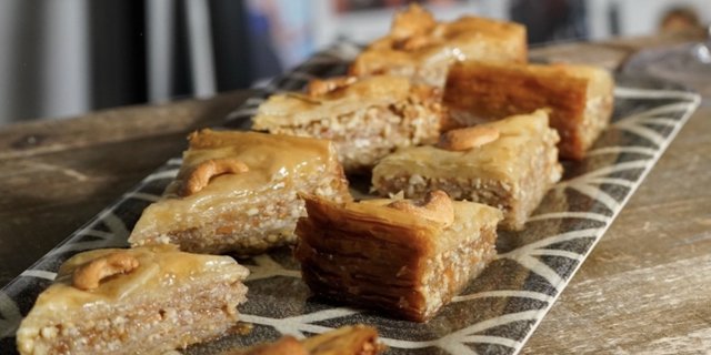 Caramel Cashew Crunch Baklava Box