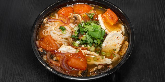 Tom Yum Spicy Sour Soup w/ Chicken