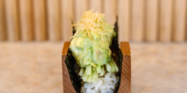 Avocado Cucumber Temaki
