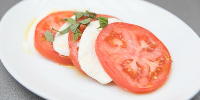Mozzarella & Tomato