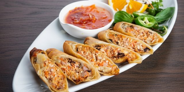 Fried Crispy Imperial Rolls