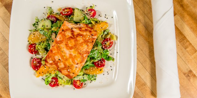 Grilled Salmon Salad