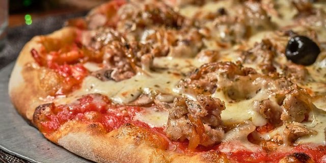 Sauage, Mushroom, & Onion Pizza