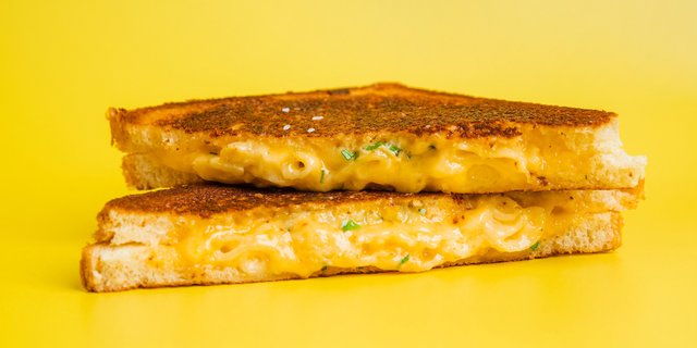 Mac Melt Grilled Cheese Sandwich