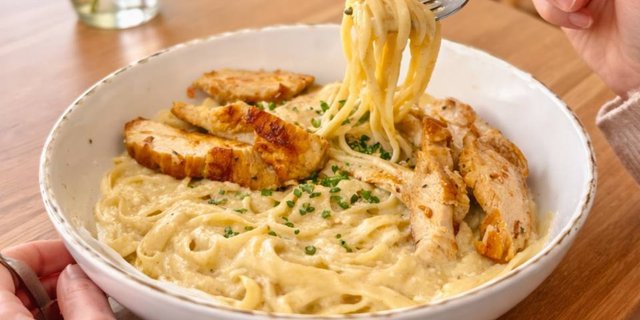 Fettuccine Alfredo