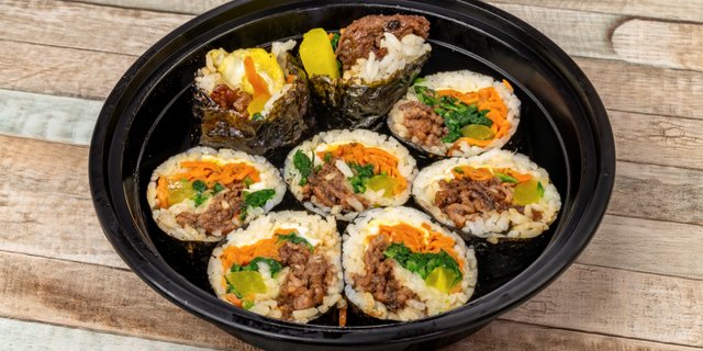 Rice Roll on Seaweed (Kimbab)