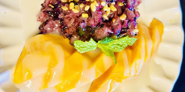 Sticky Rice w/ Mango