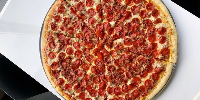 28" Jumbo Specialty Pizza