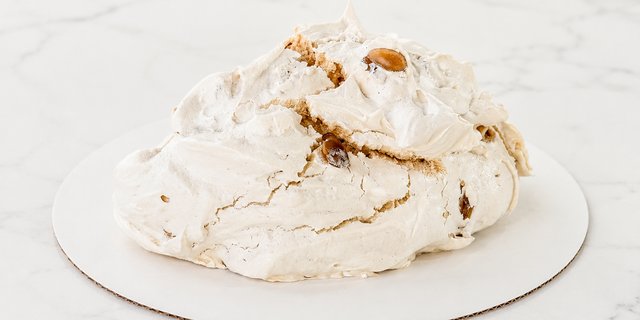 Big Meringue Almond Vanilla