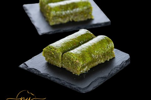 Sweet Roll w/ Pistachios