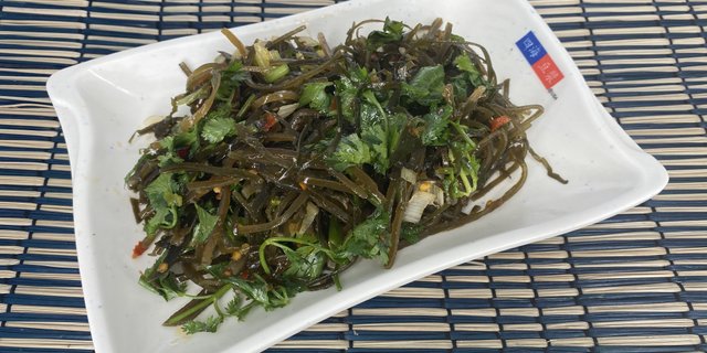 Spicy Marinated Seaweed (麻辣海帶絲)