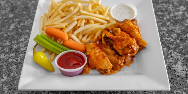 Jumbo Wings & Fries