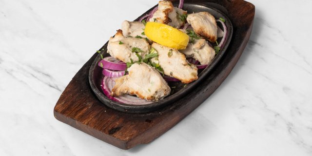 Anar Dahi Murgh Makhmali Tikka