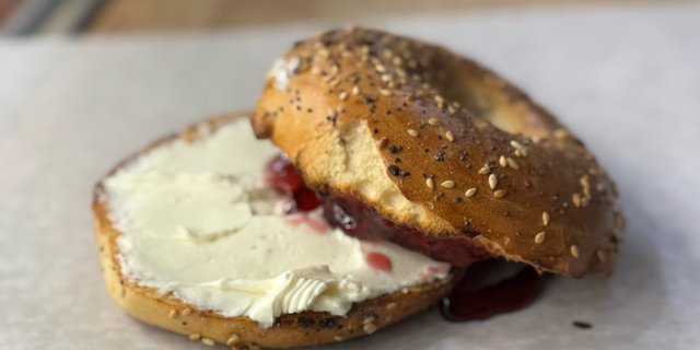 Bagel w/ Cream Cheese & Jelly