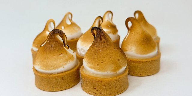 Mini Lemon Meringue Tart Box