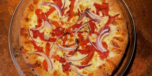 Roasted Red Pepper Pizza