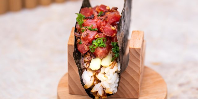 Tuna Poke Temaki