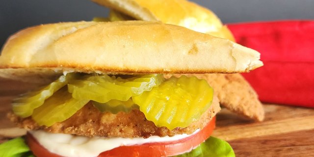 Crispy Chicken Fillet Deluxe Sandwich
