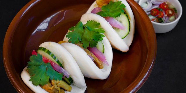 Chicken Satay Buns