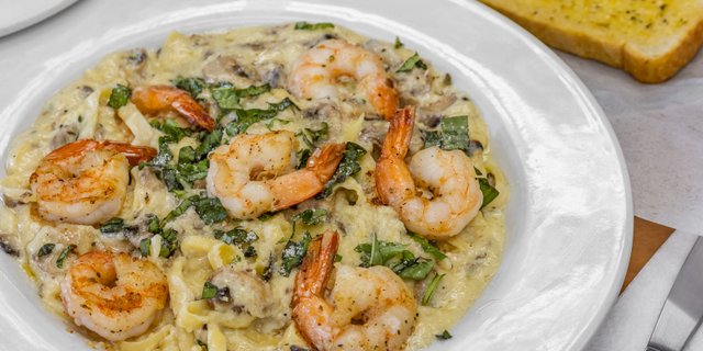Fettuccini Alfredo W/ Shrimp