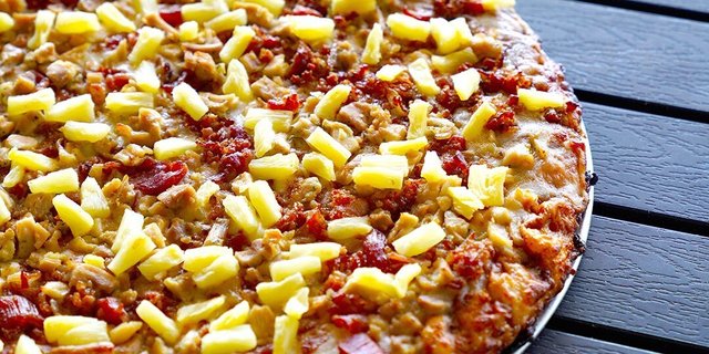 Pineapple Chicken Luau Pizza