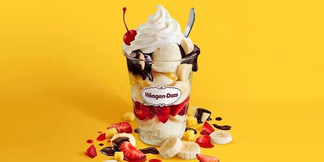 Banana Split Dazzler Sundae