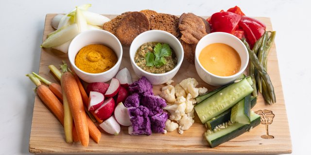 Assorted Dips w/ Crudites