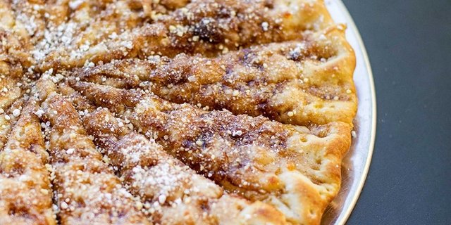 Cinnamon Dessert Pizza