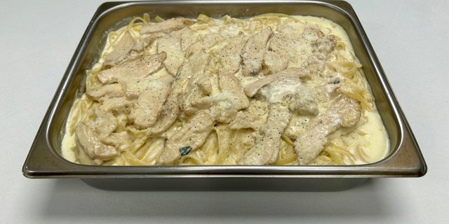 Fettuccine Alfredo w/ Chicken