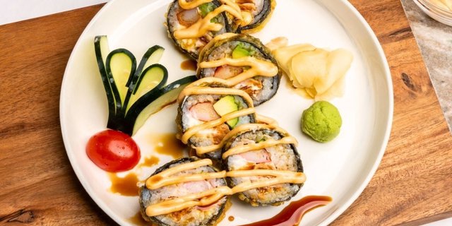 Fancy Salmon Roll