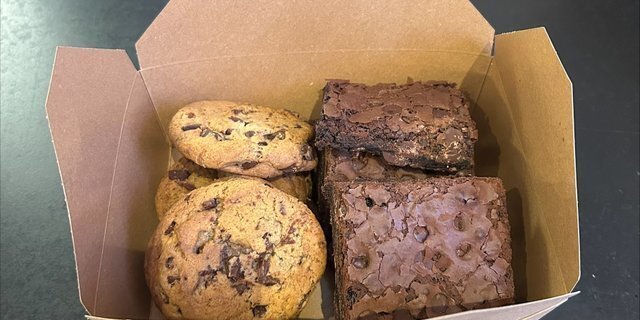 Small Cookies & Brownies Box