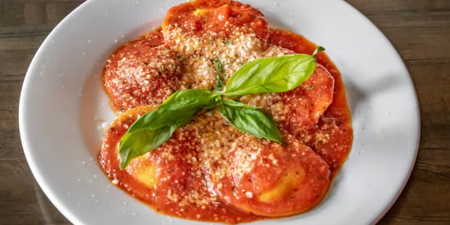 Cheese Ravioli & Marinara Sauce