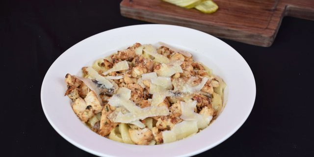 Creamy Garlic Mushroom Chicken Pasta