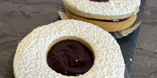 Linzer Raspberry Cookie