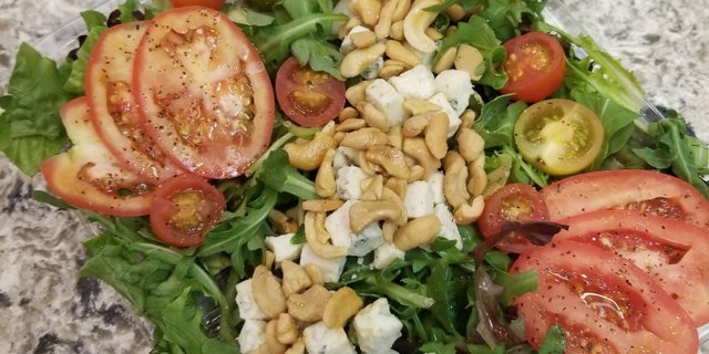 Gorgonzola & Nuts Salad