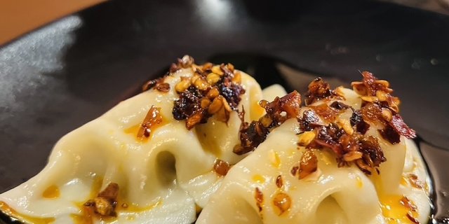 Chili Garlic Dumplings (Chicken) Tray