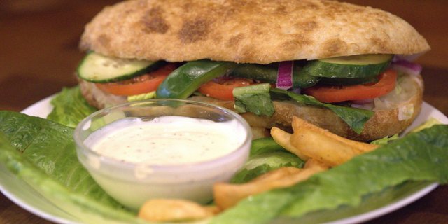 Hummus & Veggie Pita