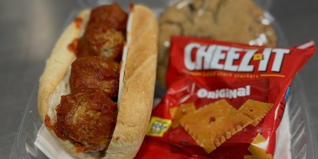 Boxed Lunch w/ 1 Sandwich Type
